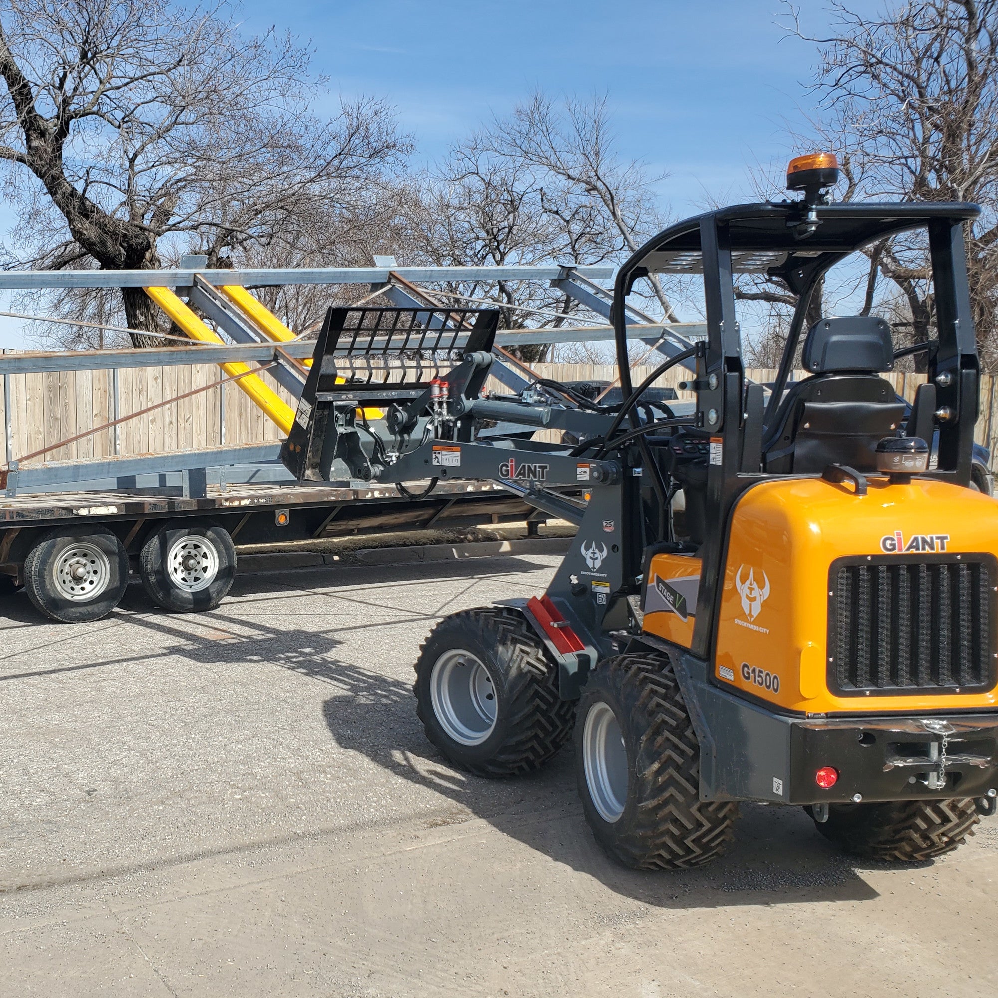 Giant 1500 Compact Wheel Loader (Standard Boom) 247 hrs - 2 Yr