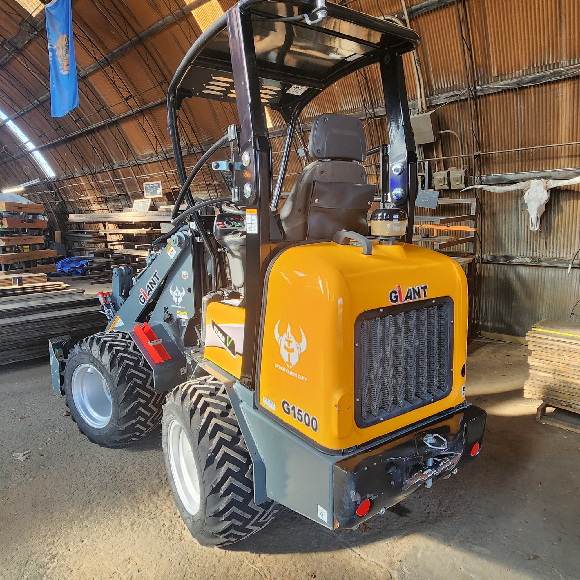 Giant 1500 Compact Wheel Loader (Standard Boom) 247 hrs - 2 Yr