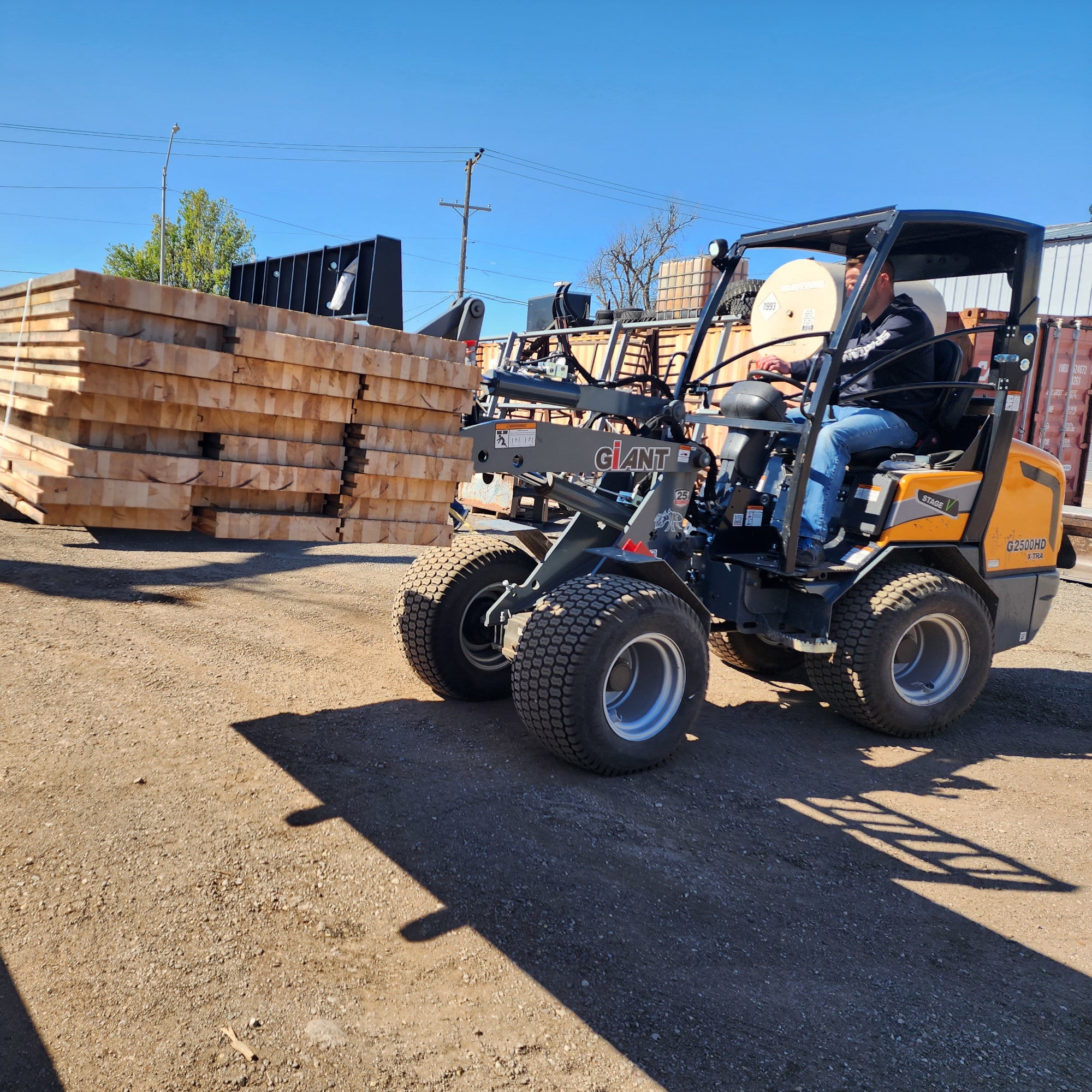 Giant G2500HD X-Tra Compact Wheel Loader (Standard Boom) 276 hrs