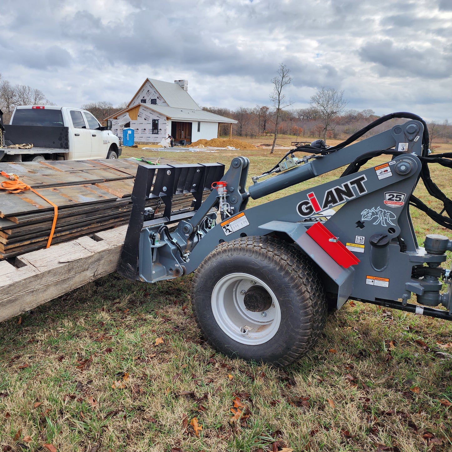 Giant Loaders 2500 HD X-tra