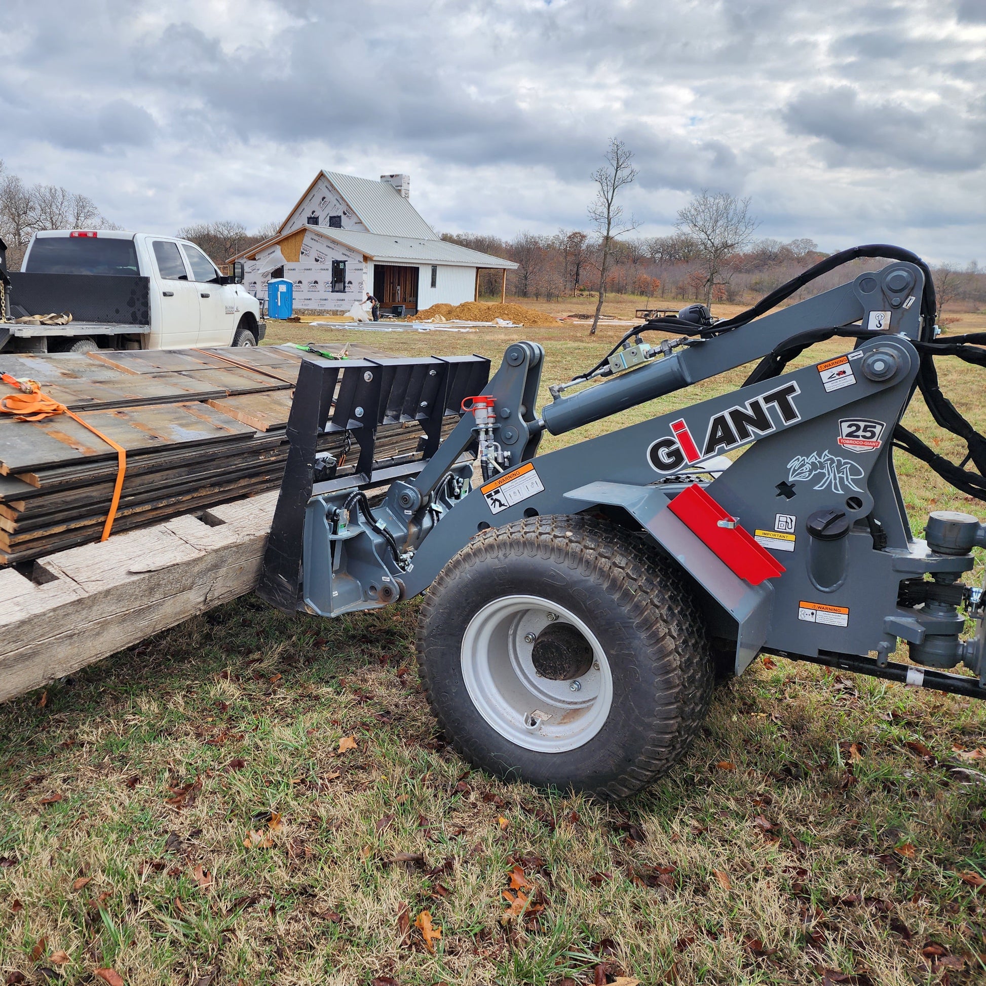 Giant Loaders 2500 HD X-tra