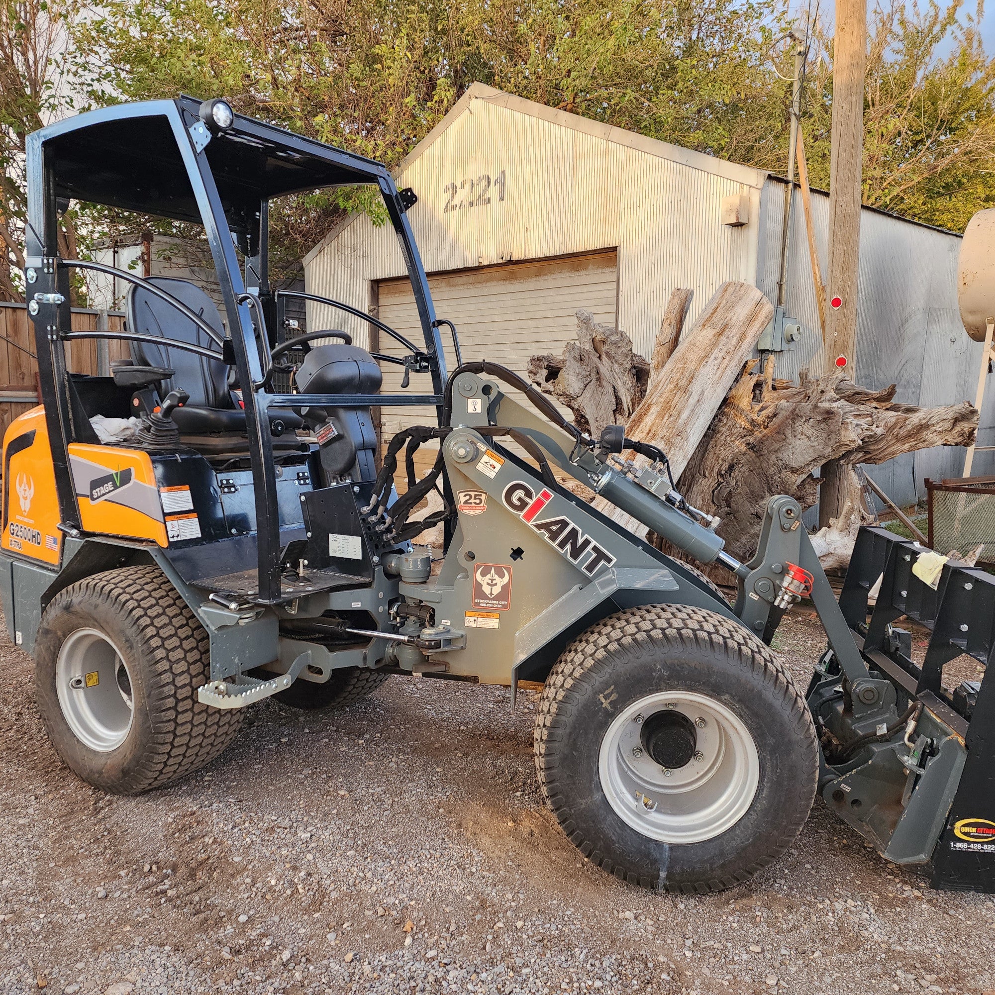 Giant G2500HD X-Tra Compact Wheel Loader (Standard Boom) 276 hrs
